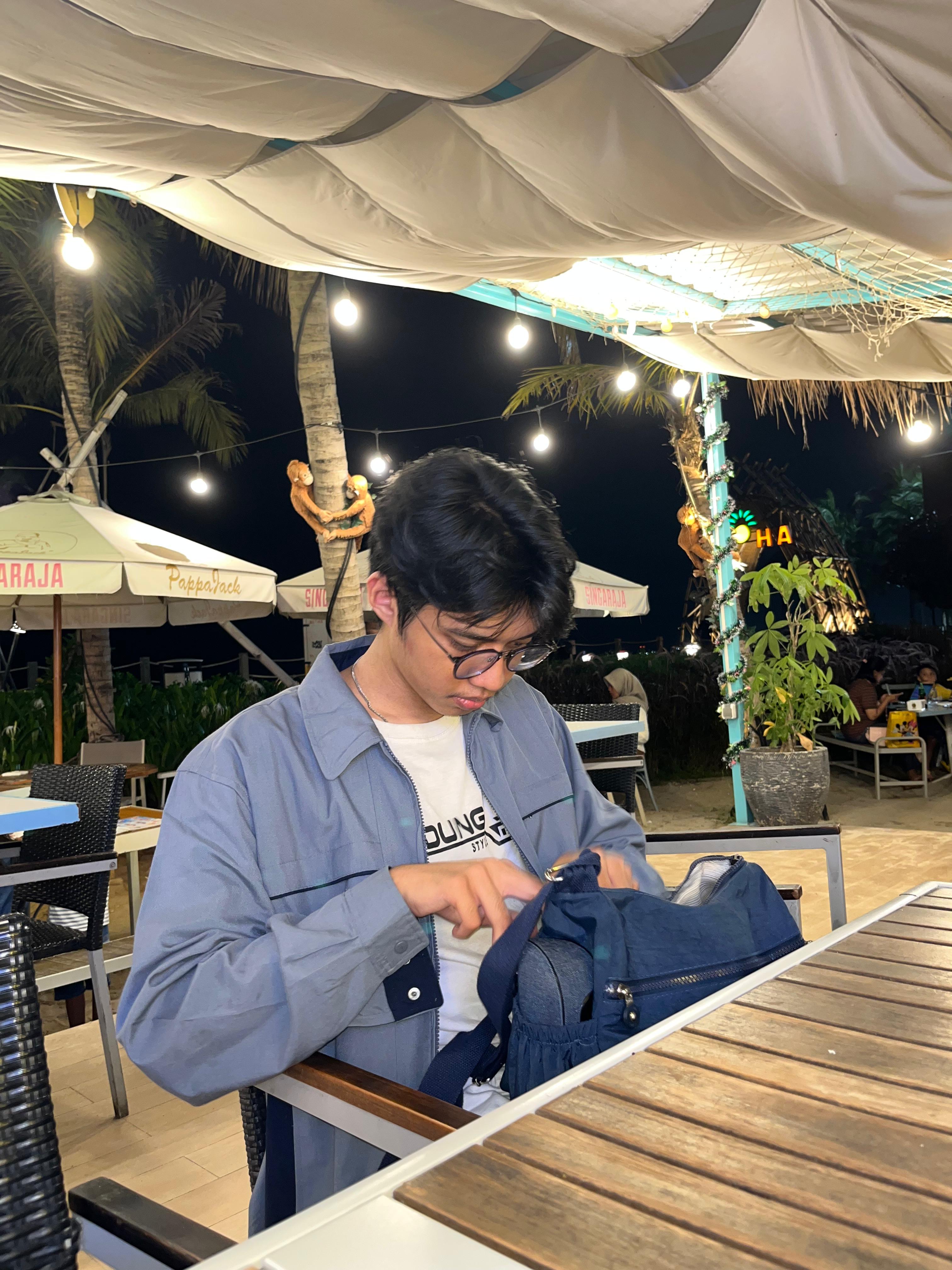 A candid of Dimas Andrian looking good
